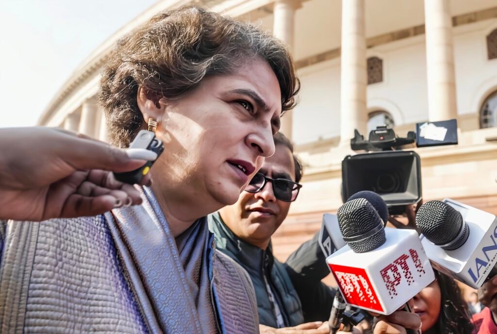 MGNREGA की जगह G RAM G BILL पर संसद में हंगामा: प्रियंका गांधी ने विरोध का नेतृत्व किया, कहा– “महात्मा गांधी मेरे परिवार जैसे हैं”