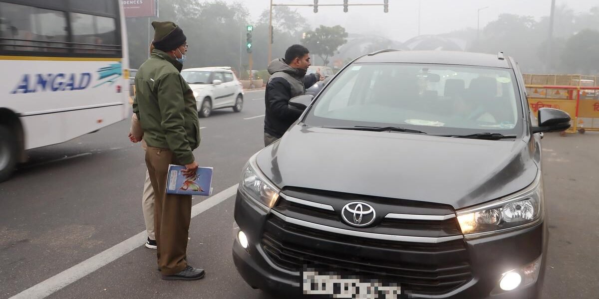 दिल्ली अब BS-VI से नीचे के नॉन-सिटी प्राइवेट वाहनों को शहर में घुसने की इजाज़त नहीं देगा।