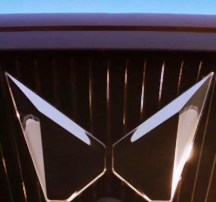 महिंद्रा XUV 7XO की प्री-बुकिंग आज से 21000 रुपये में शुरू हो गई है।