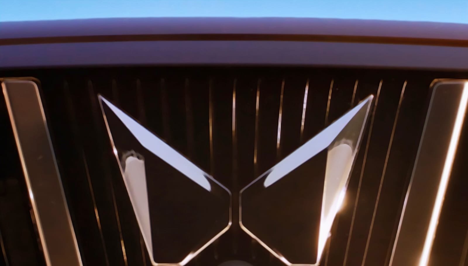 महिंद्रा XUV 7XO की प्री-बुकिंग आज से 21000 रुपये में शुरू हो गई है।