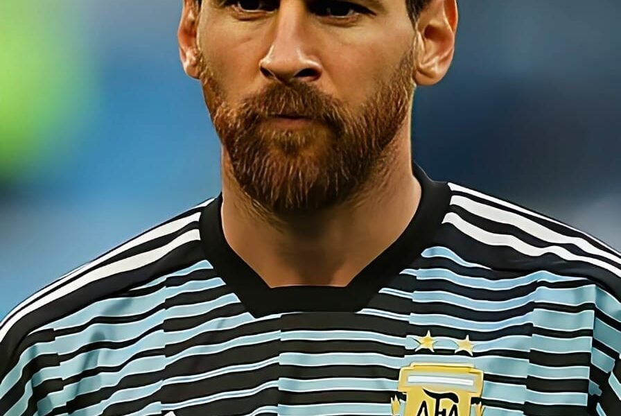 Lionel Messi Biography: आयु, करियर, रिकॉर्ड, उपलब्धियाँ और अर्जेंटीना के लिए यात्रा