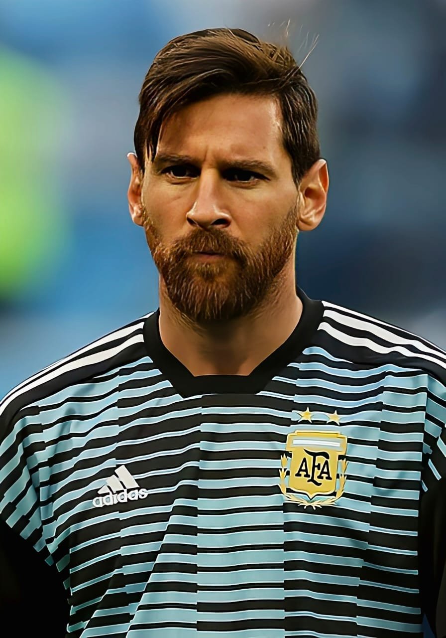 Lionel Messi Biography: आयु, करियर, रिकॉर्ड, उपलब्धियाँ और अर्जेंटीना के लिए यात्रा