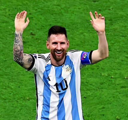 लियोनेल मेस्सी के GOAT इंडिया टूर में फुटबॉल को छोड़कर सब कुछ है, जिसमें PM मोदी, शुभमन गिल और फैशन शो शामिल हैं।