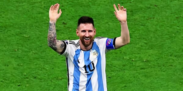 लियोनेल मेस्सी के GOAT इंडिया टूर में फुटबॉल को छोड़कर सब कुछ है, जिसमें PM मोदी, शुभमन गिल और फैशन शो शामिल हैं।