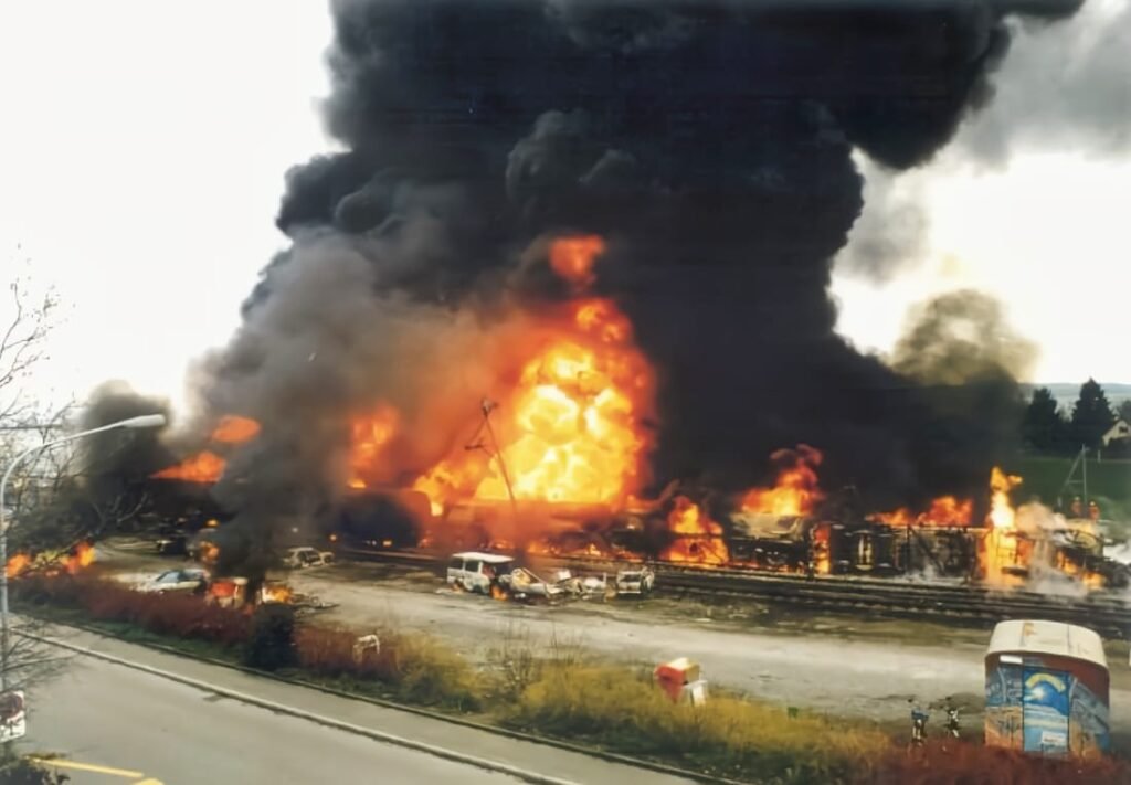 Switzerland Fire News: क्रांस-मोंटाना बार में भीषण आग, दर्जनों की मौत, 100+ घायल | New Year Tragedy